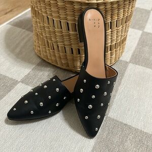 Black Stud Flat